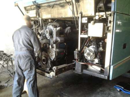 bus-engine-pull-out-repair